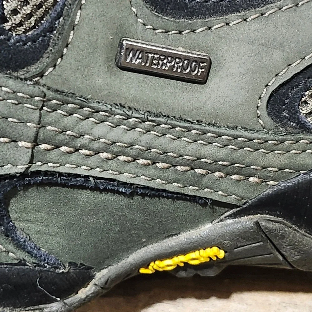 Patagonia Drifter Beluga / Willow Mens 8.5 Waterproof Hiking Shoes Olive Vibram